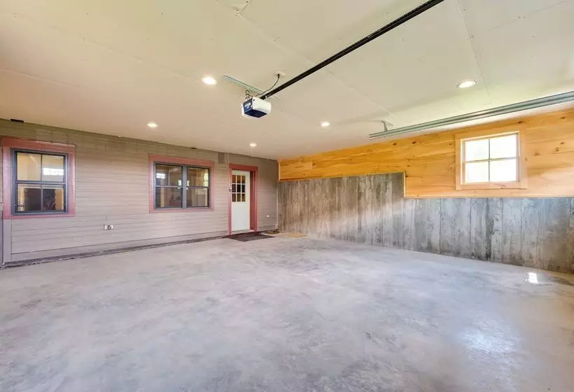 Hardwick Family Farmhouse On Vast Snowmobile Trail