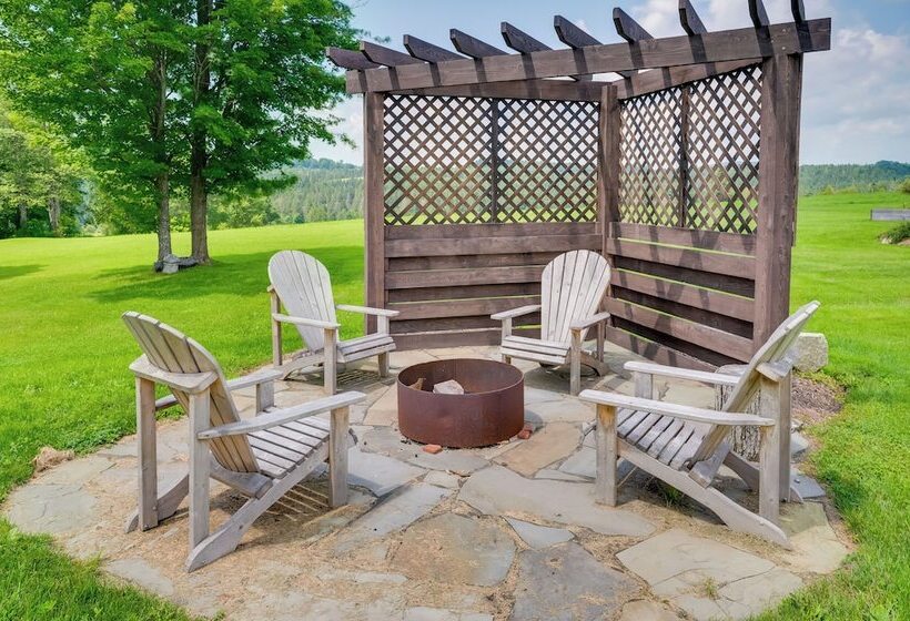 Hardwick Family Farmhouse On Vast Snowmobile Trail