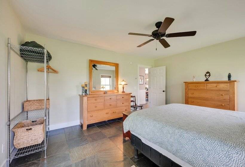 Hardwick Family Farmhouse On Vast Snowmobile Trail