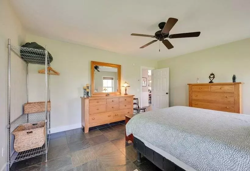 Hardwick Family Farmhouse On Vast Snowmobile Trail