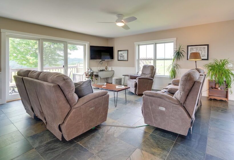 Hardwick Family Farmhouse On Vast Snowmobile Trail