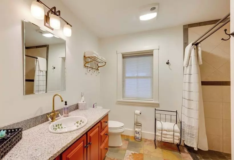 Hardwick Family Farmhouse On Vast Snowmobile Trail