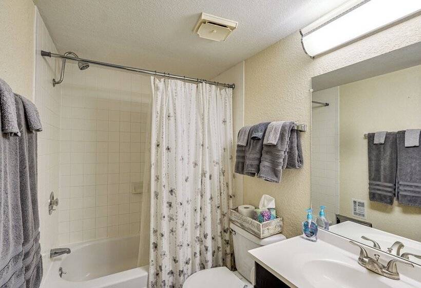 1 Mi To Margaritaville Resort: Osage Beach Home!