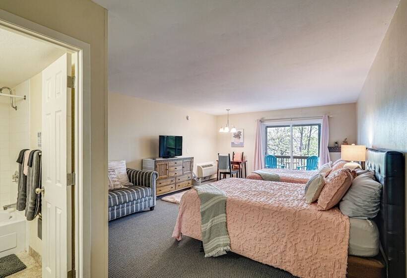 1 Mi To Margaritaville Resort: Osage Beach Home!