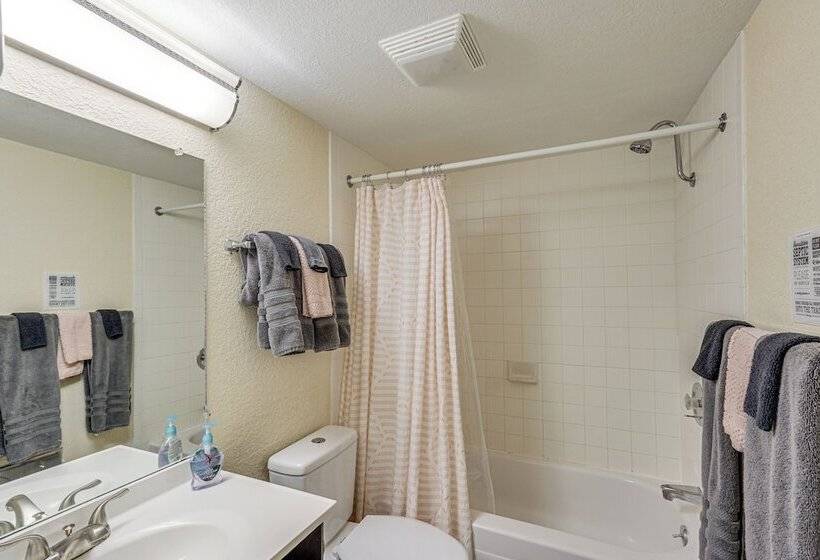 1 Mi To Margaritaville Resort: Osage Beach Home!