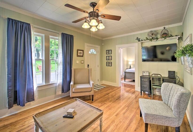 1/2 Mi To Hot Springs Nat L Park: Cottage W/ Patio