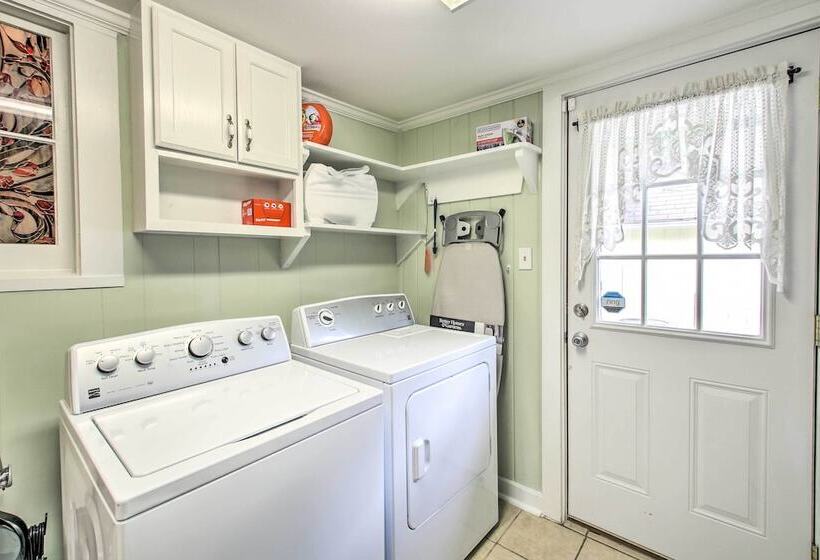 1/2 Mi To Hot Springs Nat L Park: Cottage W/ Patio