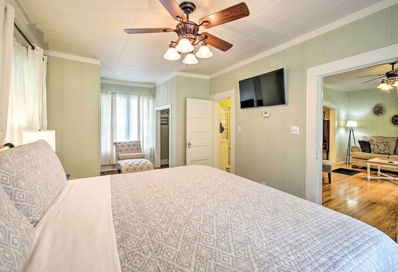 1/2 Mi To Hot Springs Nat L Park: Cottage W/ Patio