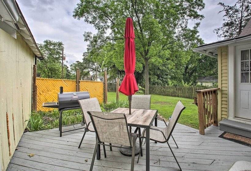 1/2 Mi To Hot Springs Nat L Park: Cottage W/ Patio