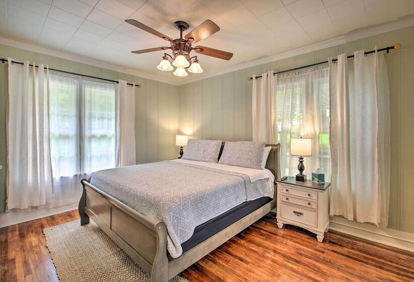 1/2 Mi To Hot Springs Nat L Park: Cottage W/ Patio