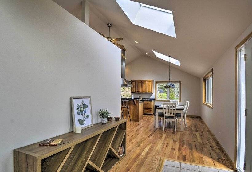 Idyllic Retreat ~ 20 Mi To Olympic National Park!