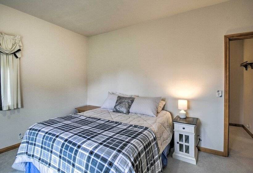 Idyllic Retreat ~ 20 Mi To Olympic National Park!