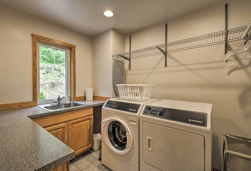 Idyllic Retreat ~ 20 Mi To Olympic National Park!