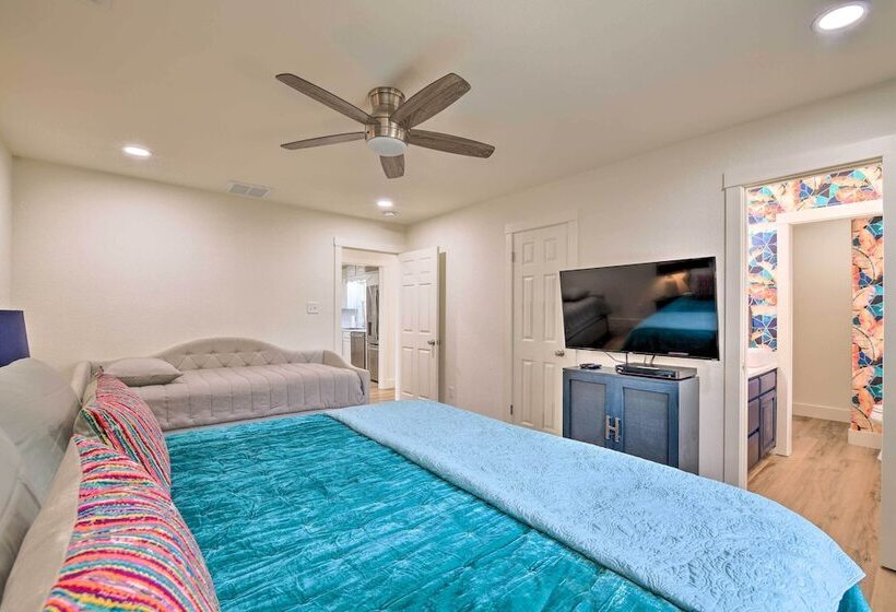 Lake Dayz Granbury Retreat W/ Private Dock!