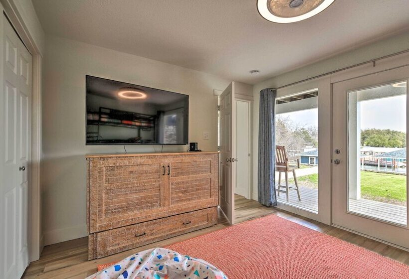 Lake Dayz Granbury Retreat W/ Private Dock!