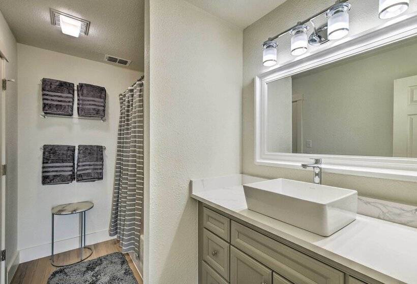 Lake Dayz Granbury Retreat W/ Private Dock!