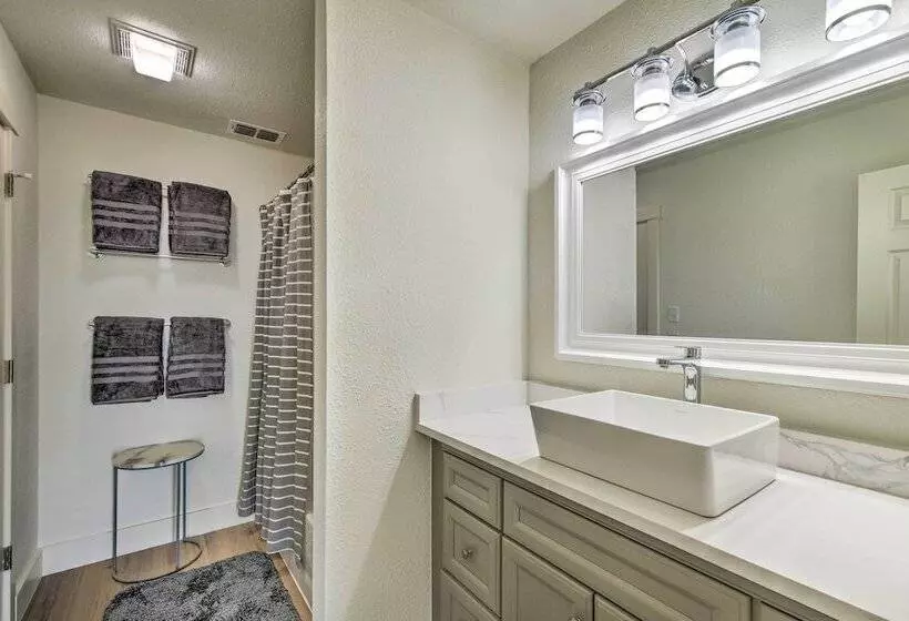 Lake Dayz Granbury Retreat W/ Private Dock!