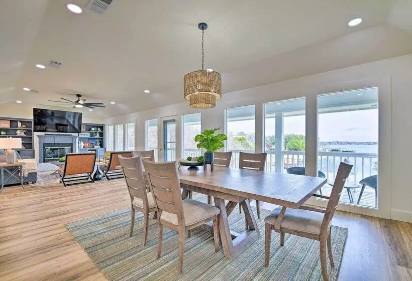 Lake Dayz Granbury Retreat W/ Private Dock!