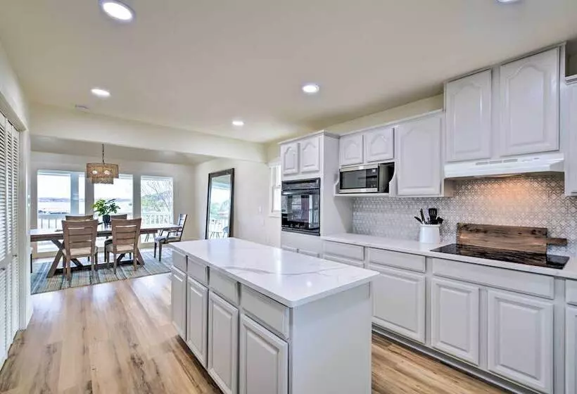 Lake Dayz Granbury Retreat W/ Private Dock!