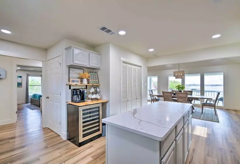 Lake Dayz Granbury Retreat W/ Private Dock!