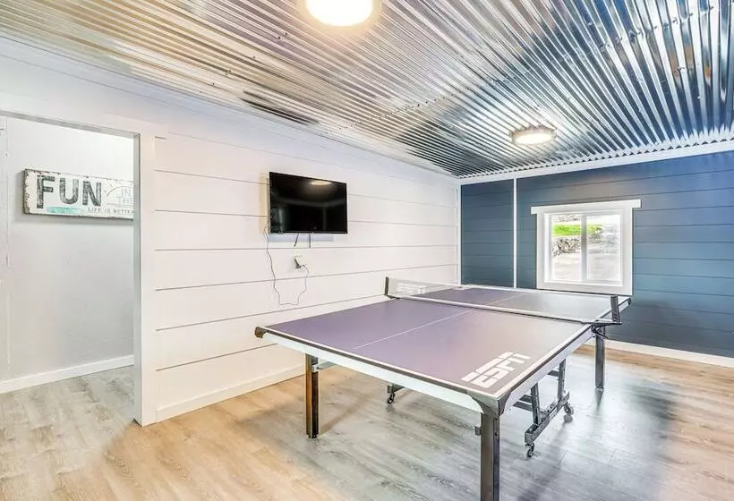 Game Room & Dock: Waterfront Osage Beach Home!