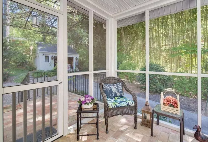 Le Canard  Cottage W/ Porch: 7 Mi To The Biltmore