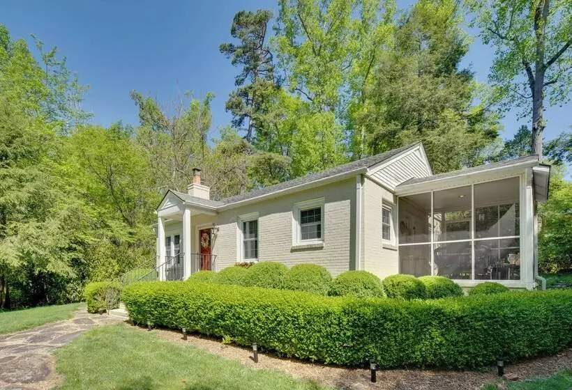 Le Canard  Cottage W/ Porch: 7 Mi To The Biltmore