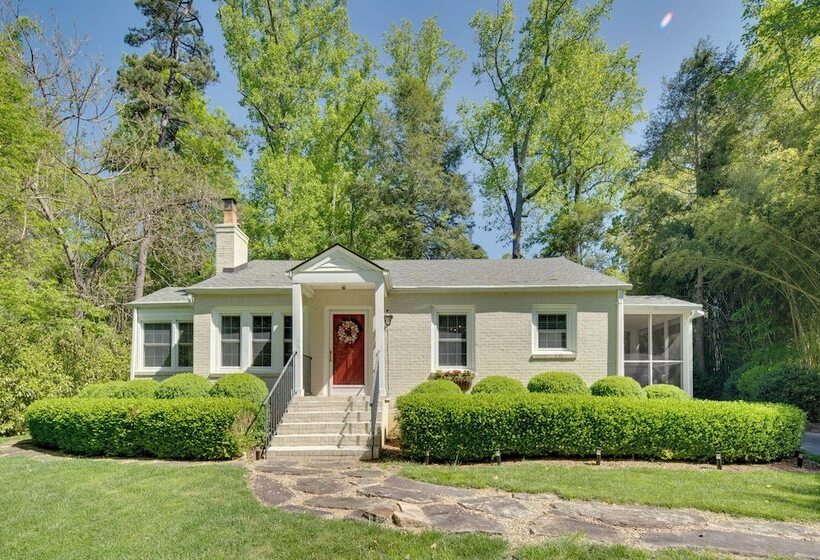 Le Canard  Cottage W/ Porch: 7 Mi To The Biltmore