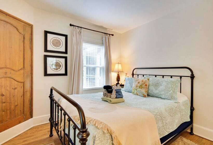 Le Canard  Cottage W/ Porch: 7 Mi To The Biltmore