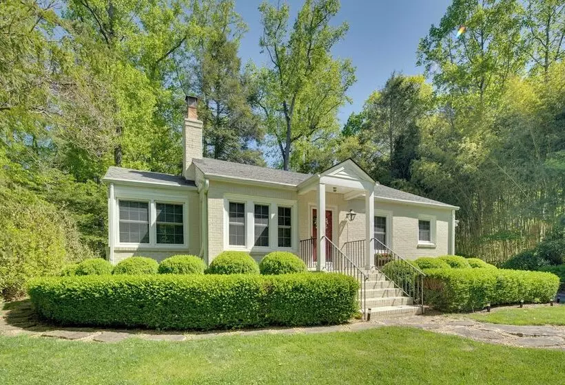 Le Canard  Cottage W/ Porch: 7 Mi To The Biltmore