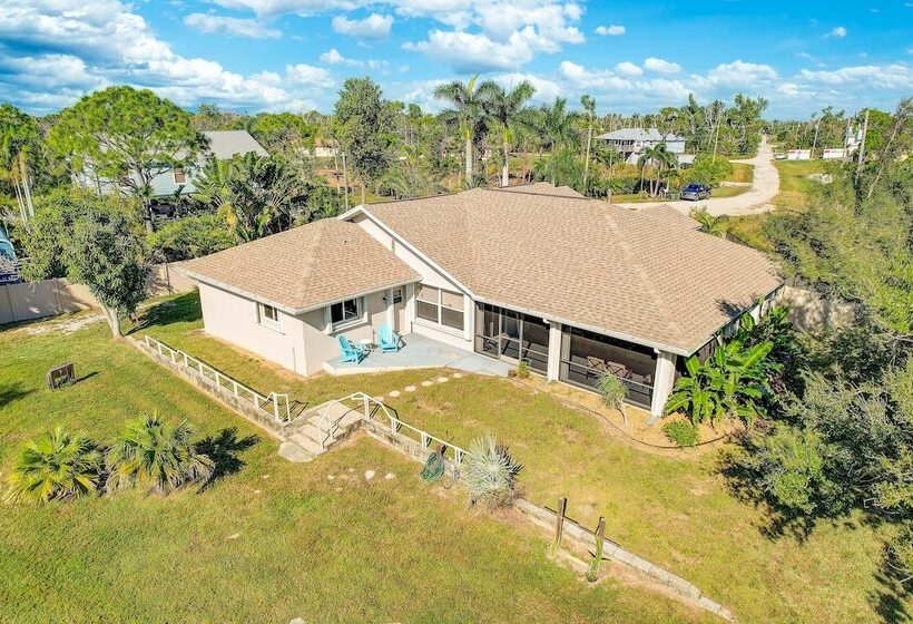 Game Room & Deck: Spacious Home In St James City