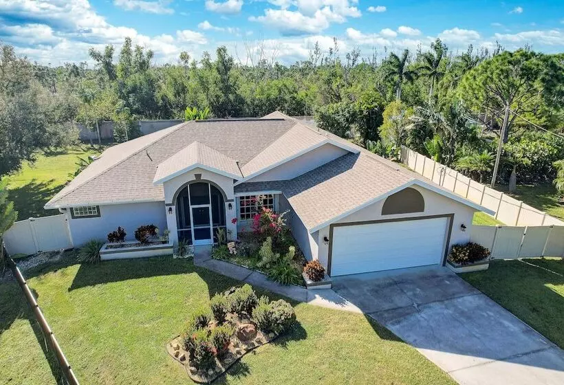 Game Room & Deck: Spacious Home In St James City