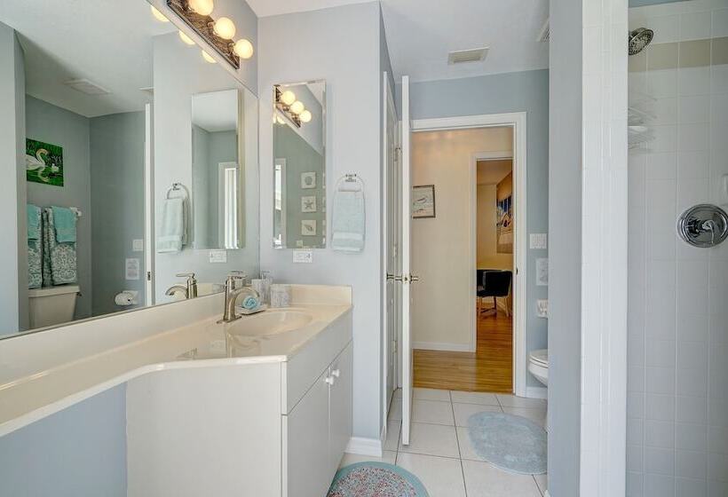 Game Room & Deck: Spacious Home In St James City