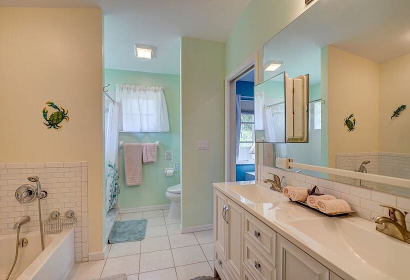 Game Room & Deck: Spacious Home In St James City