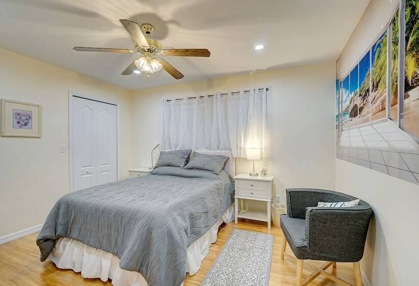 Game Room & Deck: Spacious Home In St James City