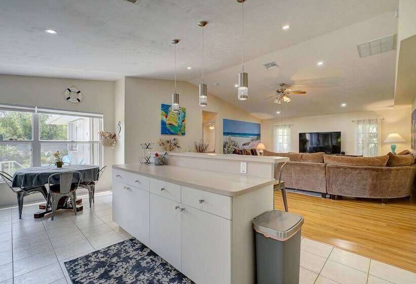 Game Room & Deck: Spacious Home In St James City