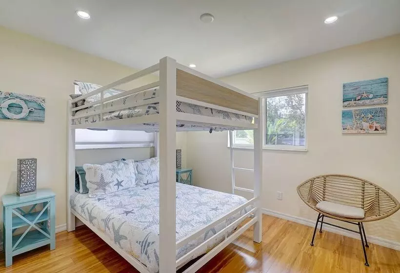 Game Room & Deck: Spacious Home In St James City