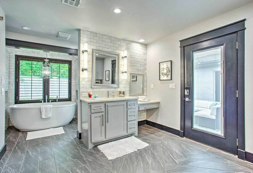 Norman House W/ Furnished Patio, Gas Grill!