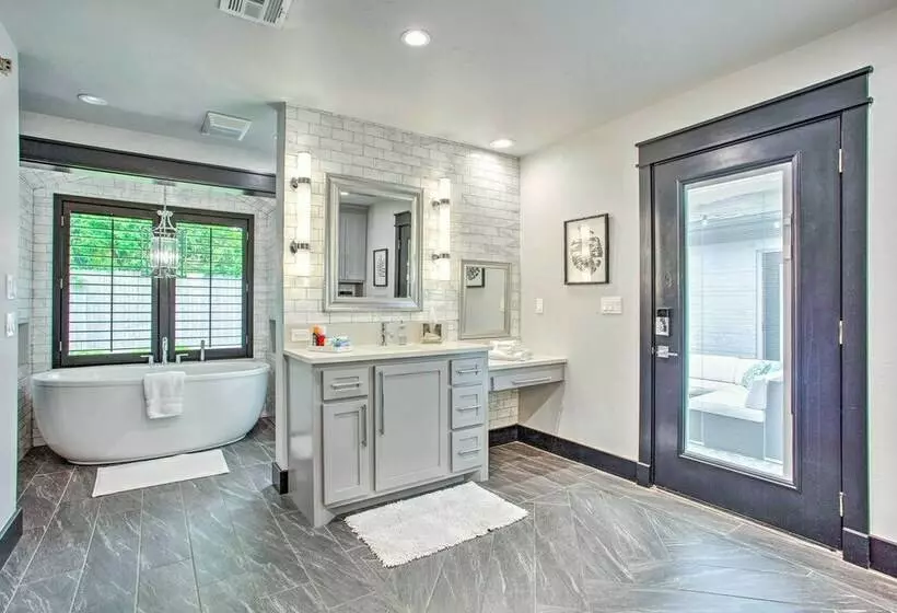 Norman House W/ Furnished Patio, Gas Grill!