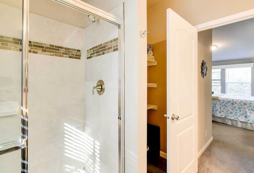 Ocean Shores Retreat W/ Porch & Canal Views!