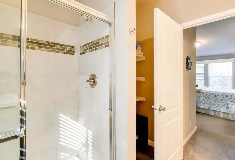 Ocean Shores Retreat W/ Porch & Canal Views!