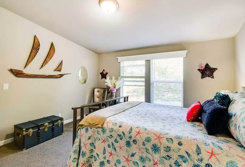 Ocean Shores Retreat W/ Porch & Canal Views!