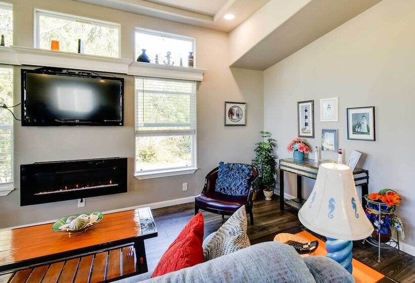 Ocean Shores Retreat W/ Porch & Canal Views!