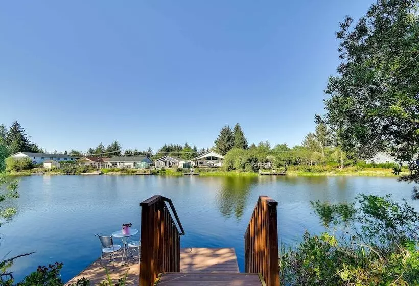 Ocean Shores Retreat W/ Porch & Canal Views!