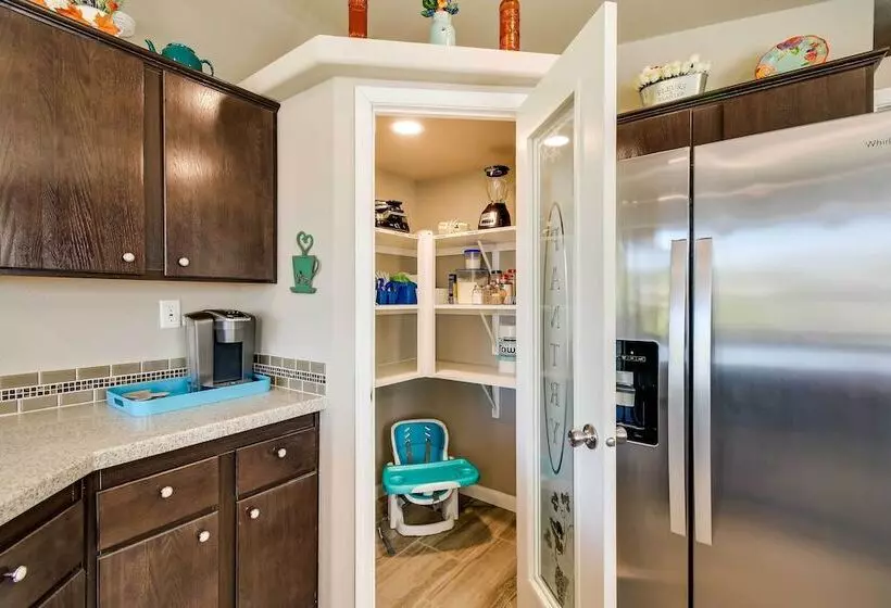 Ocean Shores Retreat W/ Porch & Canal Views!