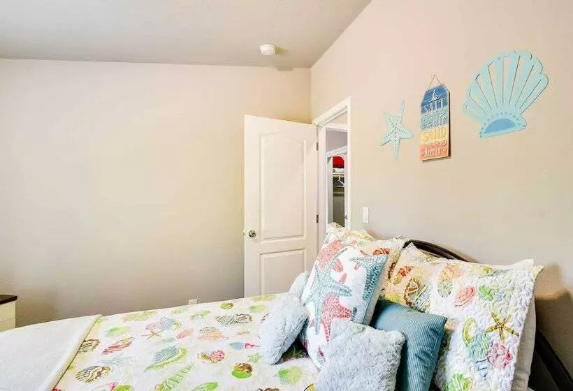 Ocean Shores Retreat W/ Porch & Canal Views!