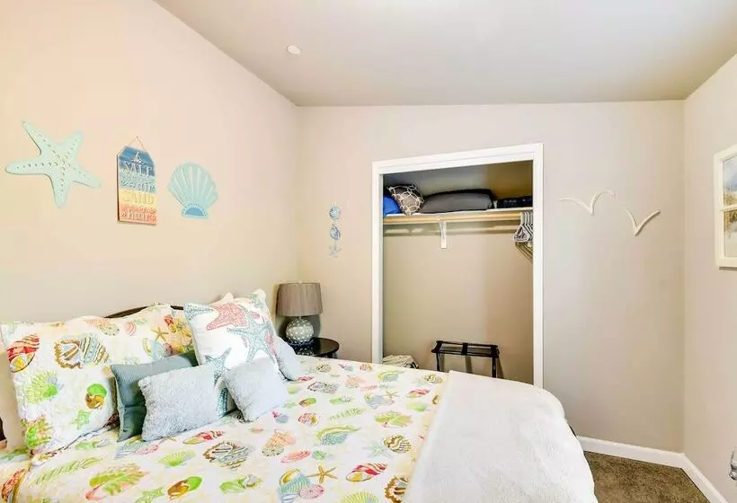 Ocean Shores Retreat W/ Porch & Canal Views!