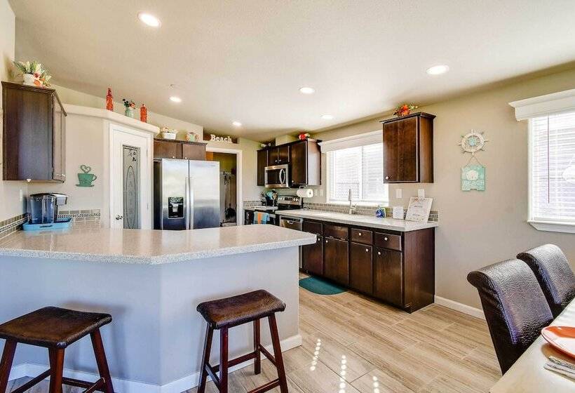 Ocean Shores Retreat W/ Porch & Canal Views!