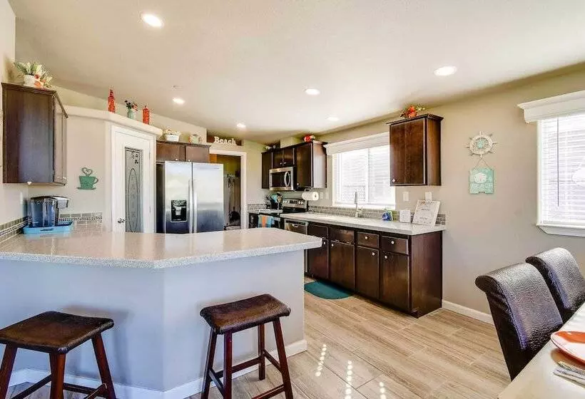 Ocean Shores Retreat W/ Porch & Canal Views!