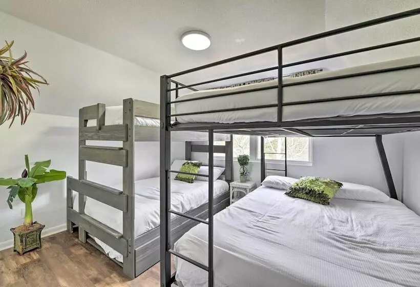 Pcb Group Retreat W/ Deck, 1 Block To Beach!